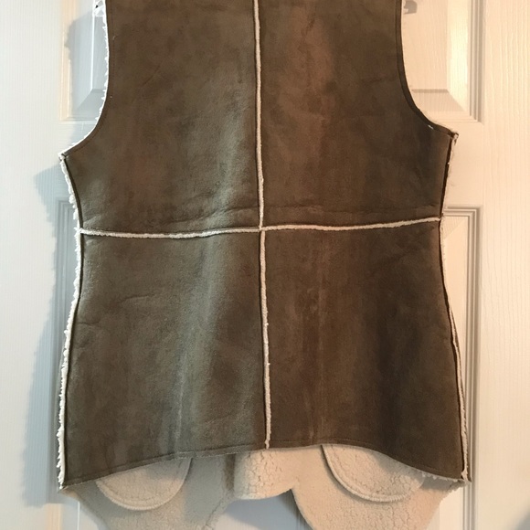 Leather and sheep fur vest - Picture 6 of 9